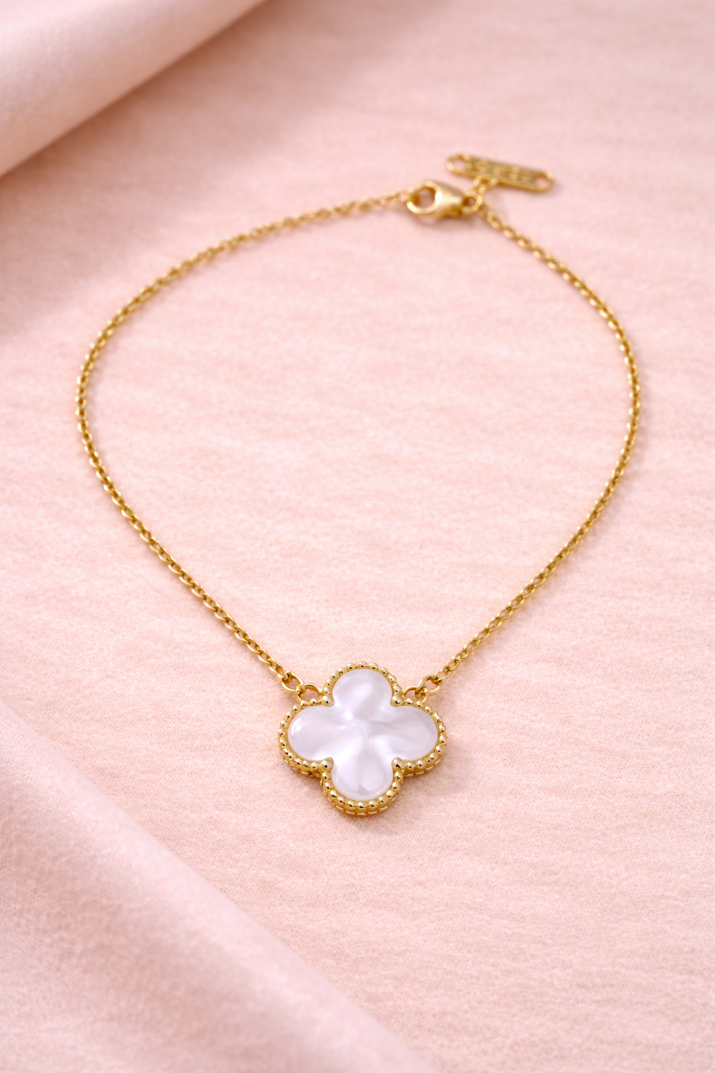Amira Pearlescent Quatrefoil Necklace in Gold