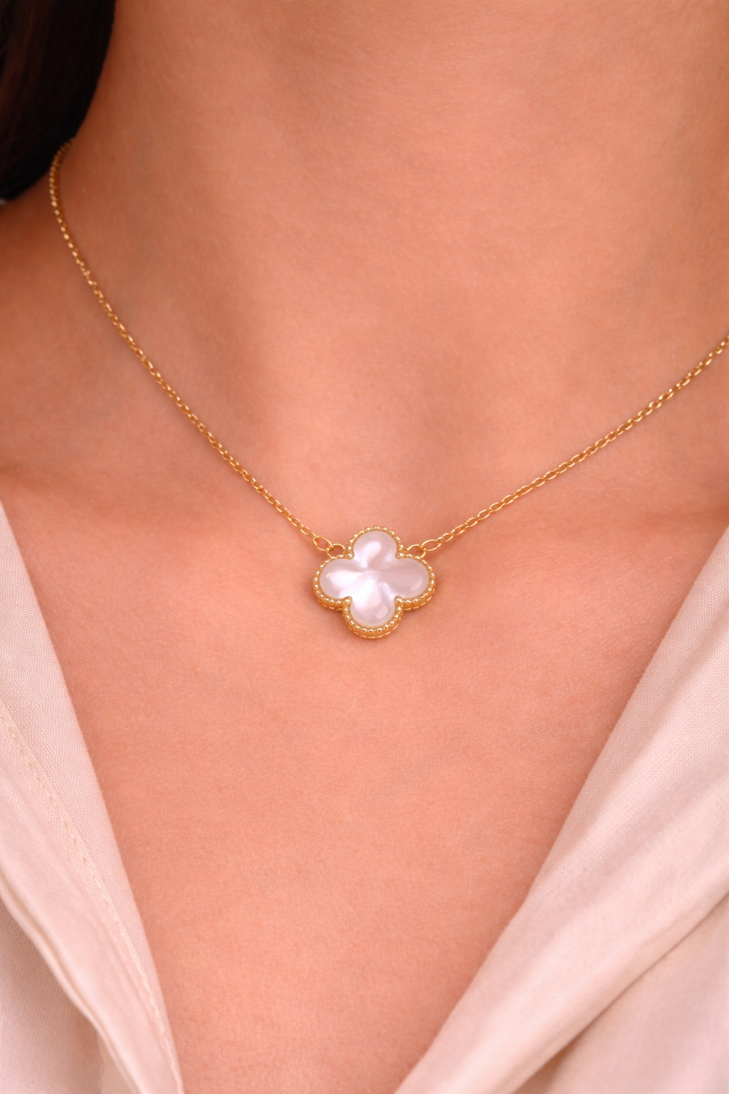Amira Pearlescent Quatrefoil Necklace in Gold