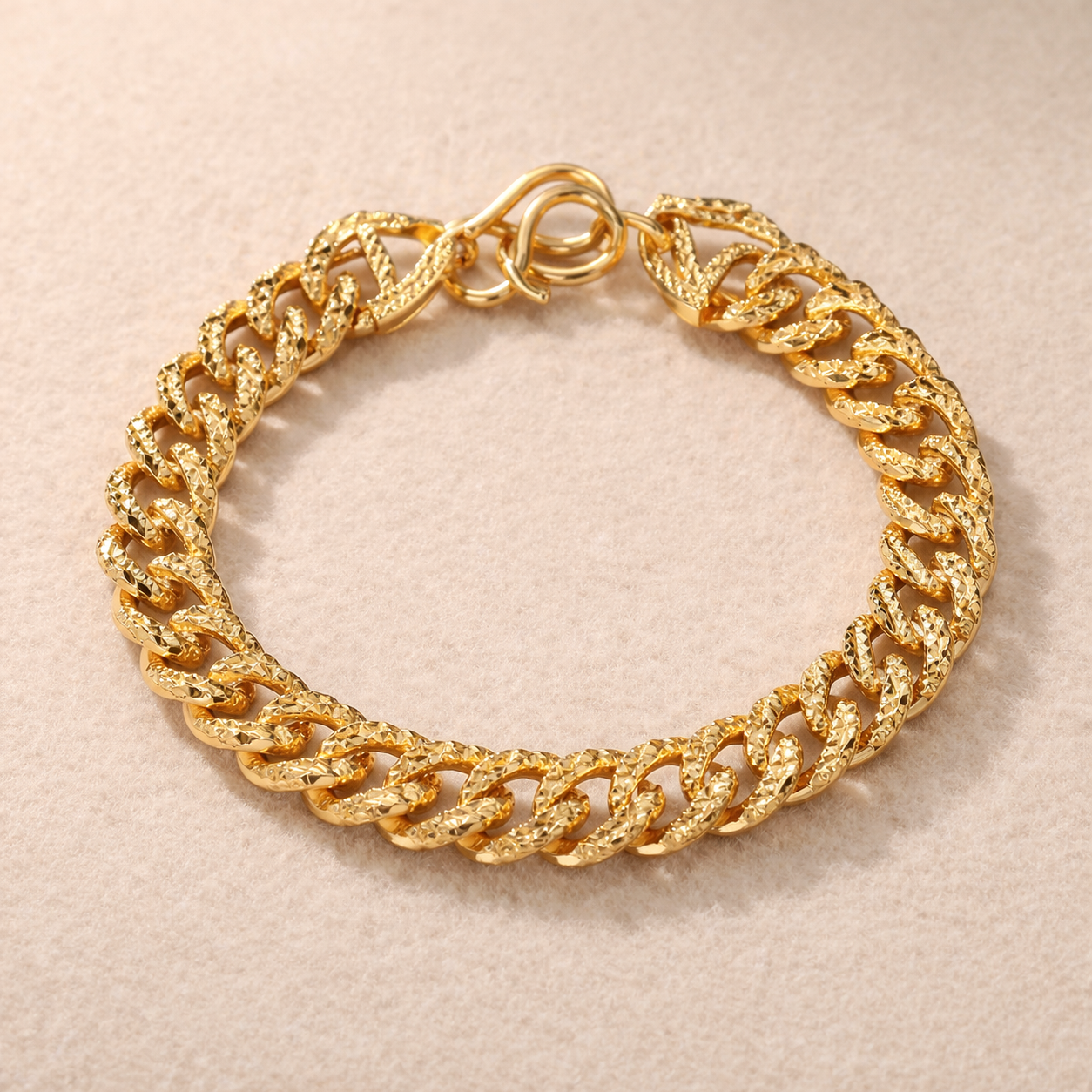 Gold textured chain bracelet for women